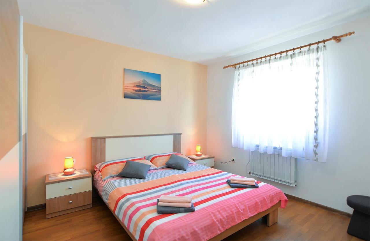 Apartments Milka 2074 포레치 외부 사진