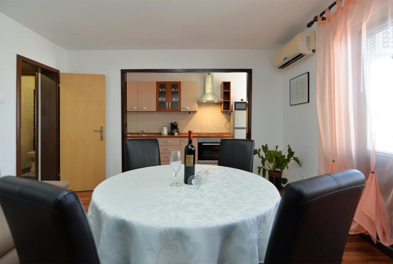 Apartments Milka 2074 포레치 외부 사진