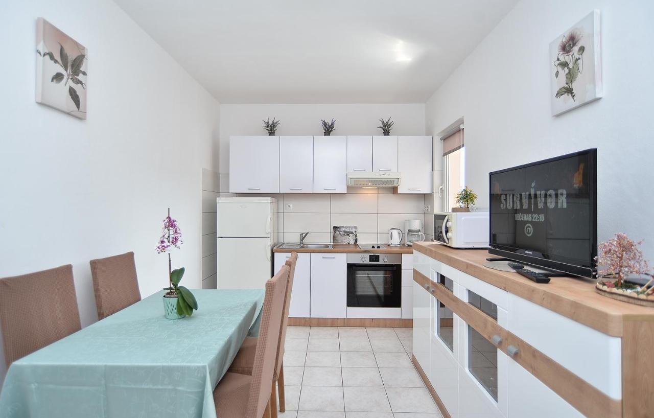 Apartments Milka 2074 포레치 외부 사진