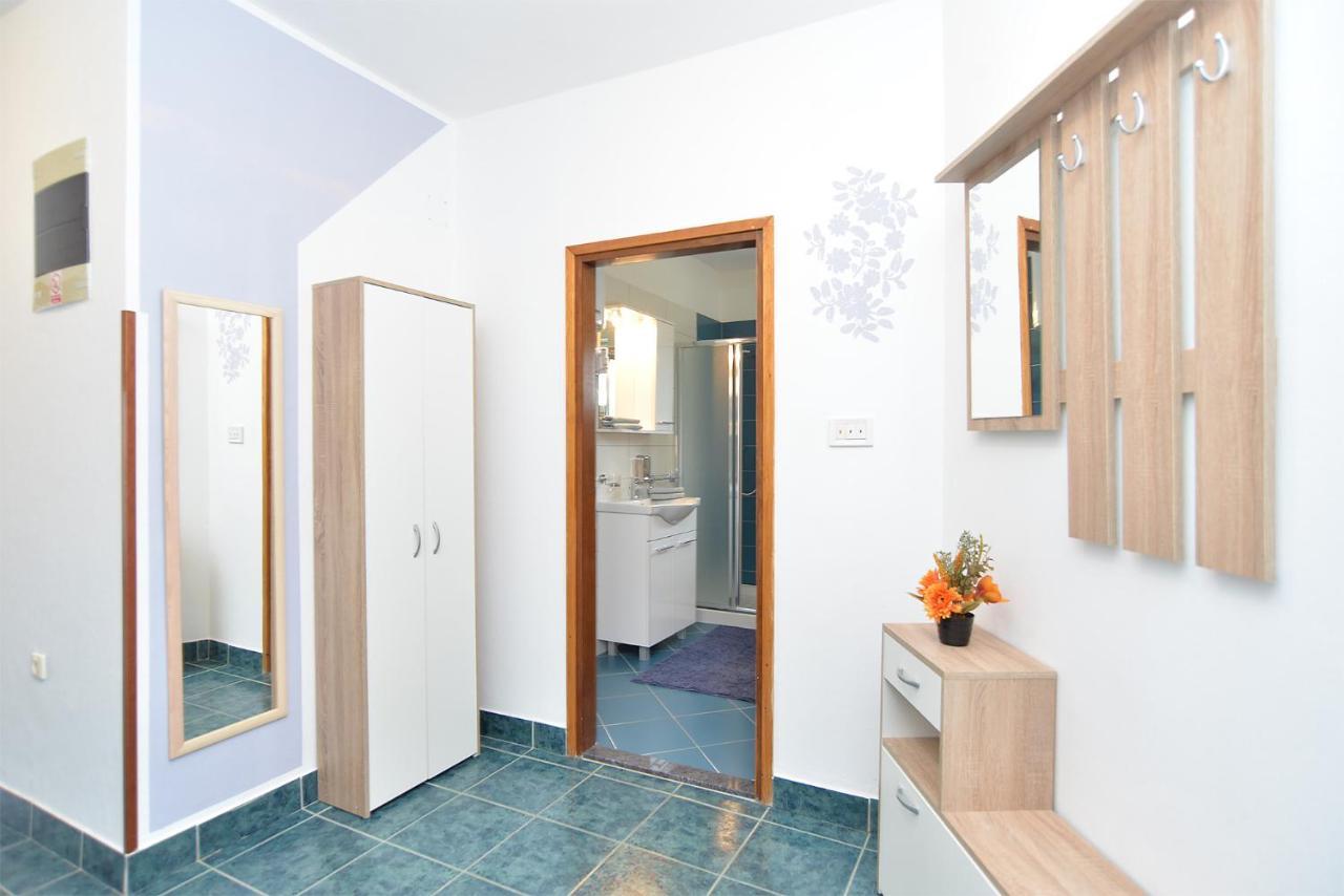 Apartments Milka 2074 포레치 외부 사진
