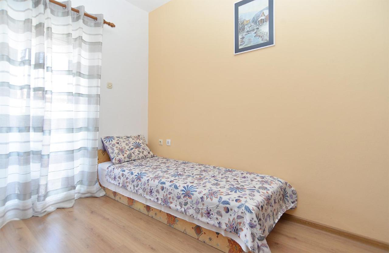 Apartments Milka 2074 포레치 외부 사진