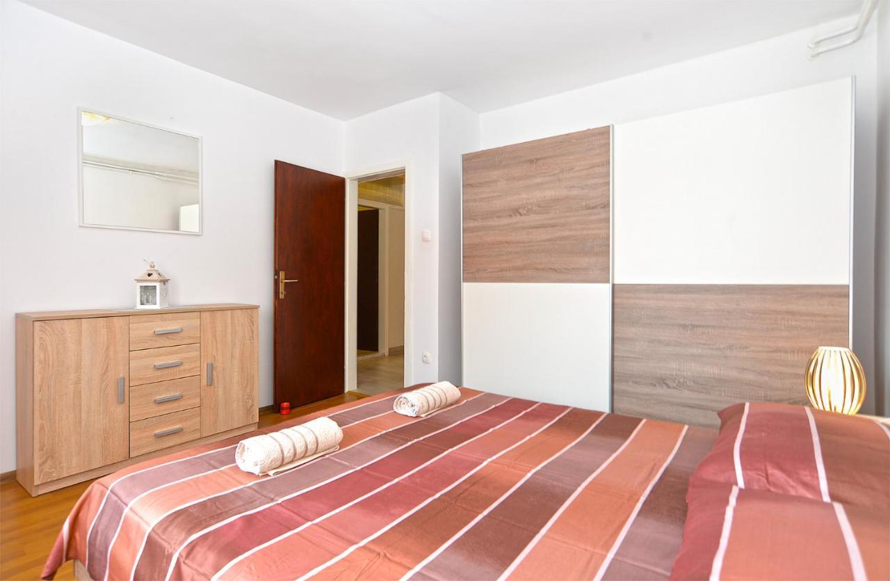 Apartments Milka 2074 포레치 외부 사진
