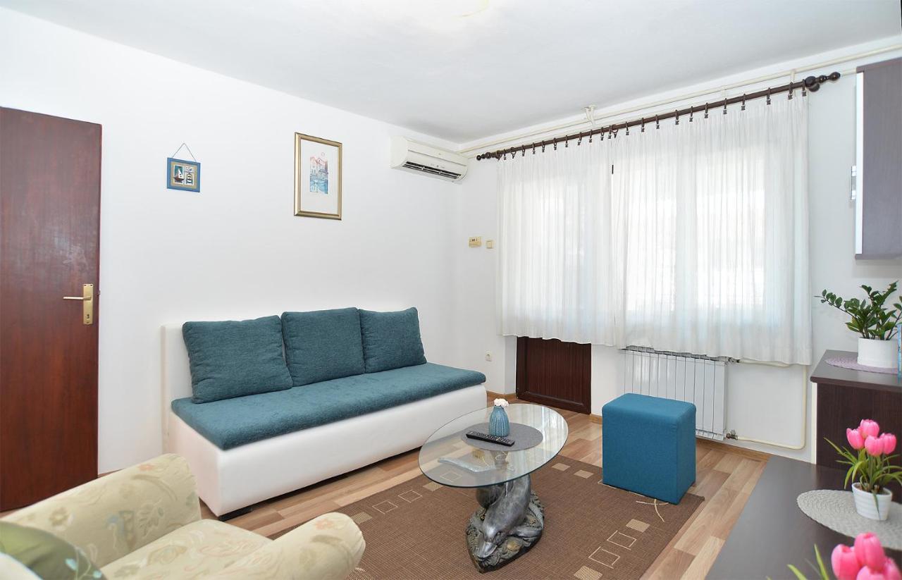 Apartments Milka 2074 포레치 외부 사진