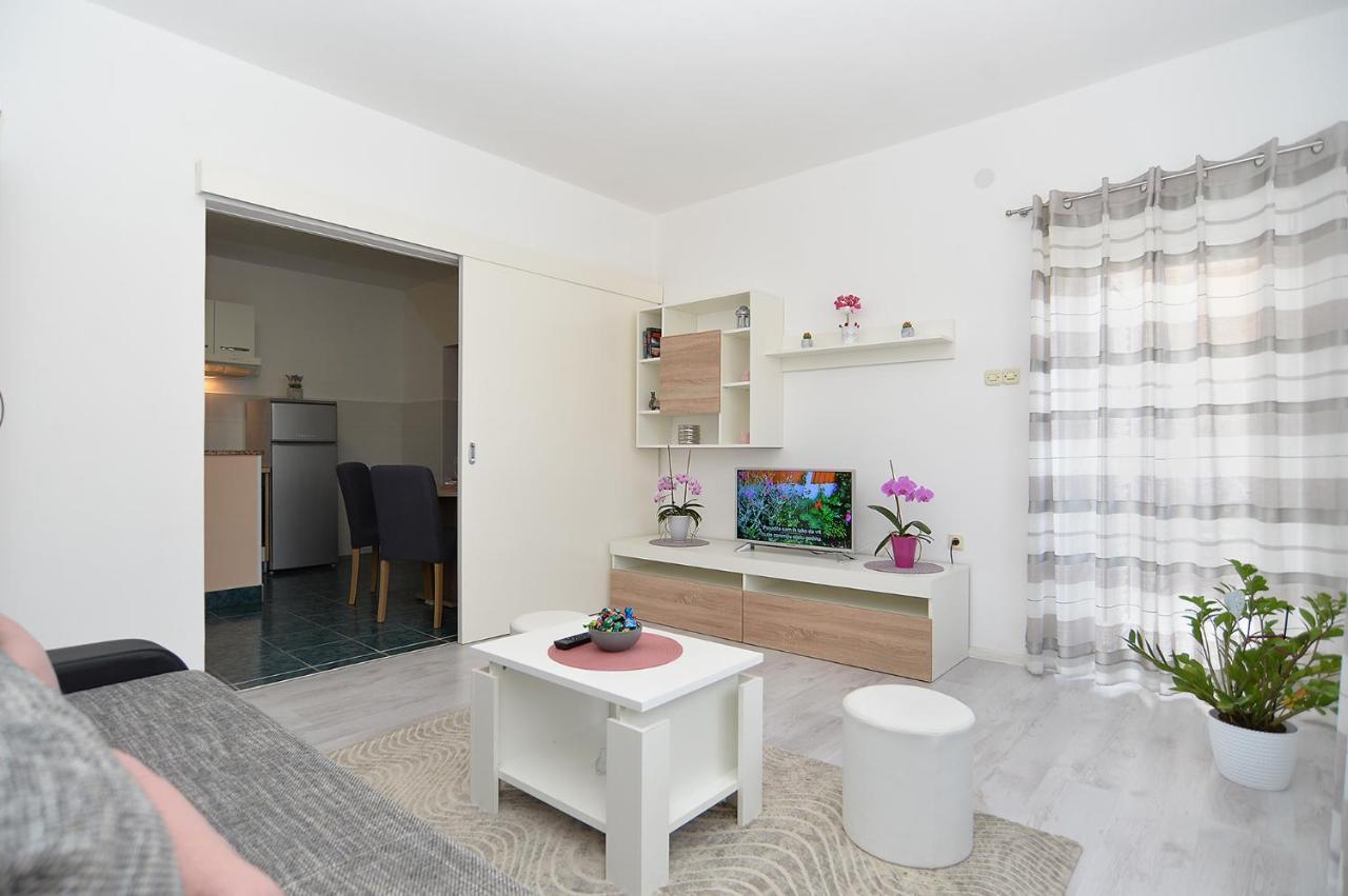 Apartments Milka 2074 포레치 외부 사진