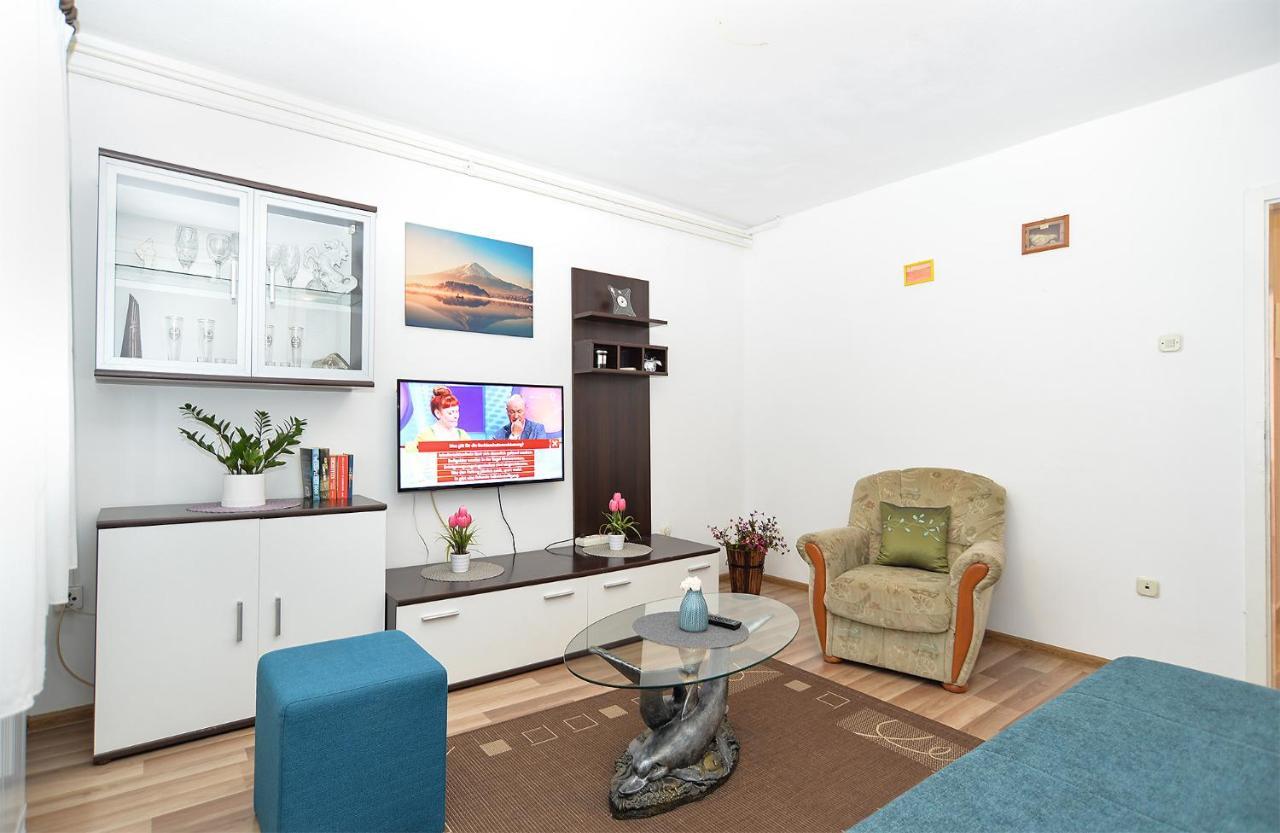 Apartments Milka 2074 포레치 외부 사진