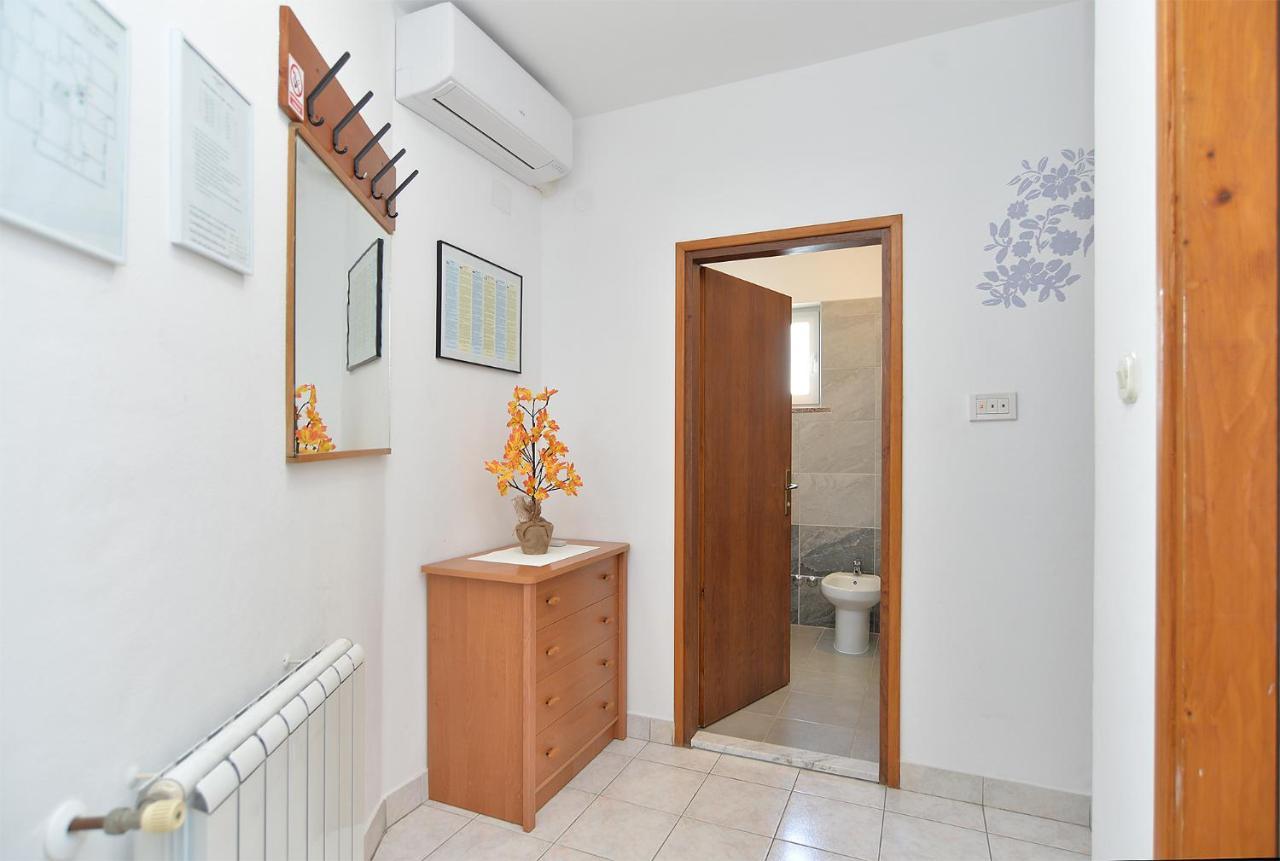 Apartments Milka 2074 포레치 외부 사진