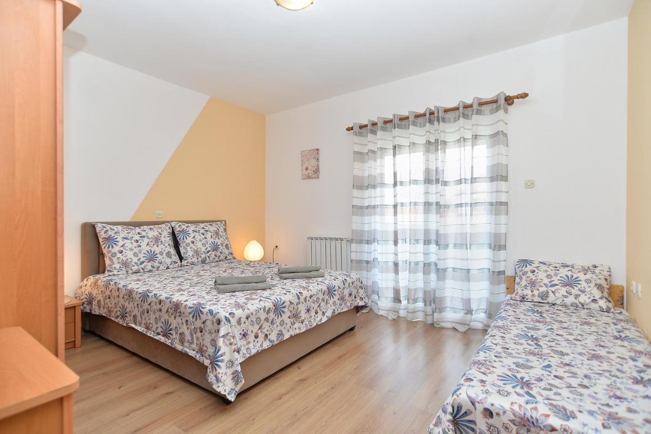Apartments Milka 2074 포레치 외부 사진