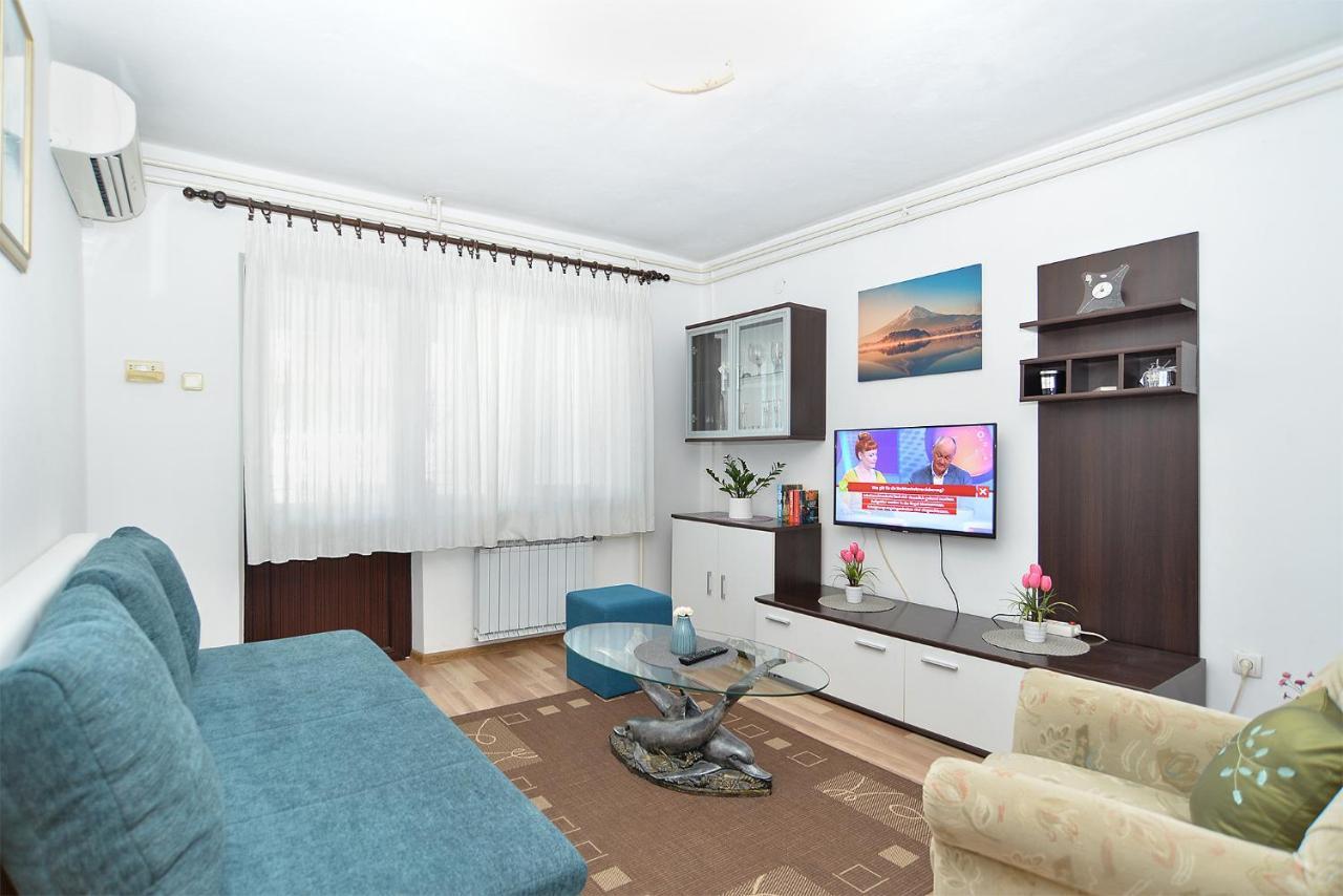 Apartments Milka 2074 포레치 외부 사진