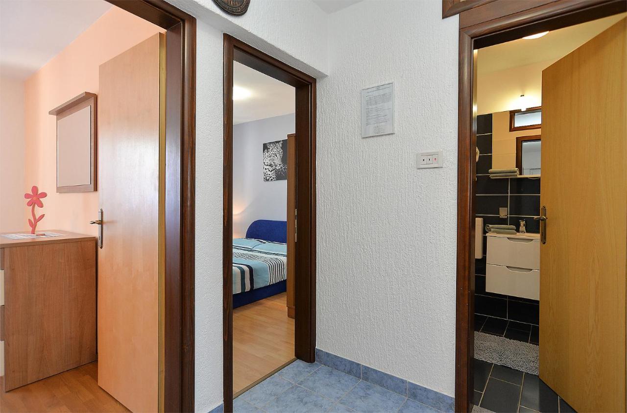 Apartments Milka 2074 포레치 외부 사진