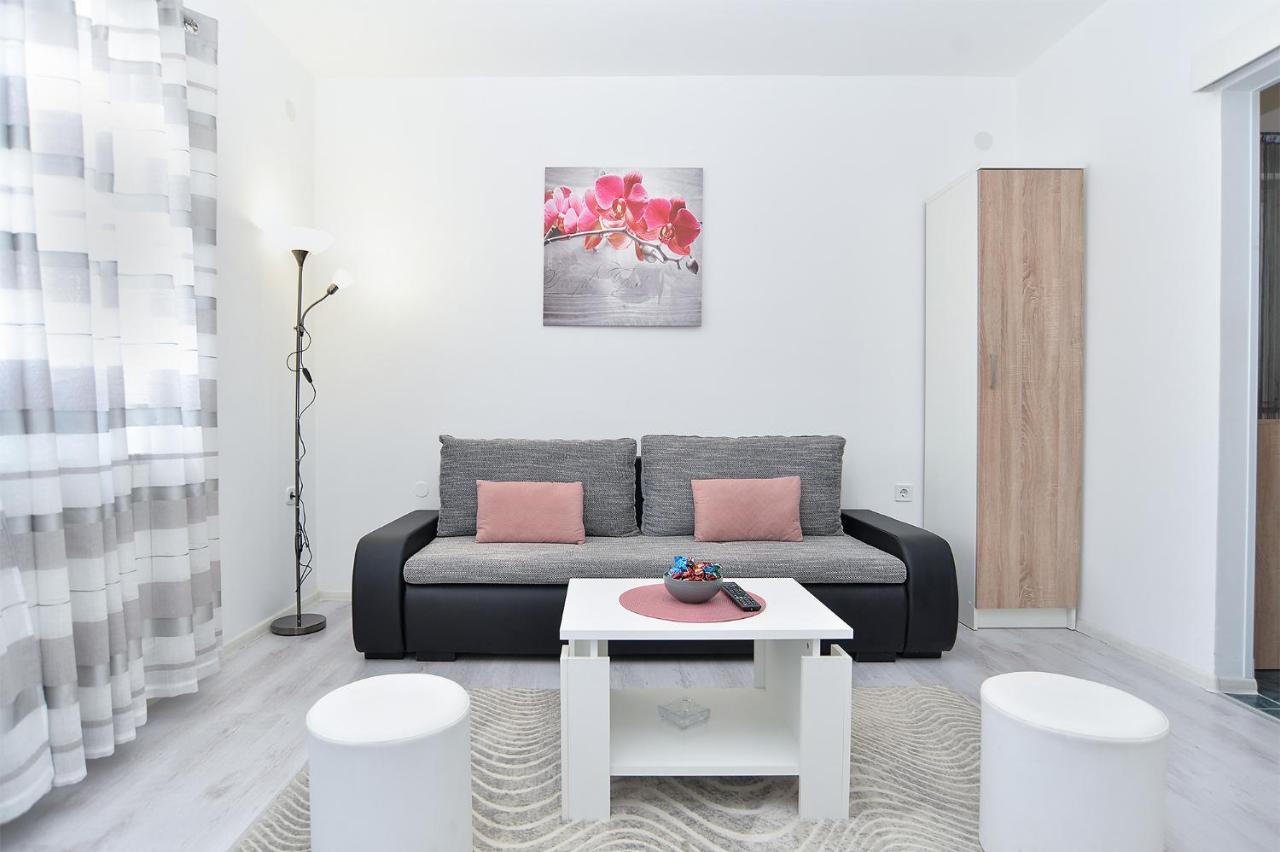 Apartments Milka 2074 포레치 외부 사진