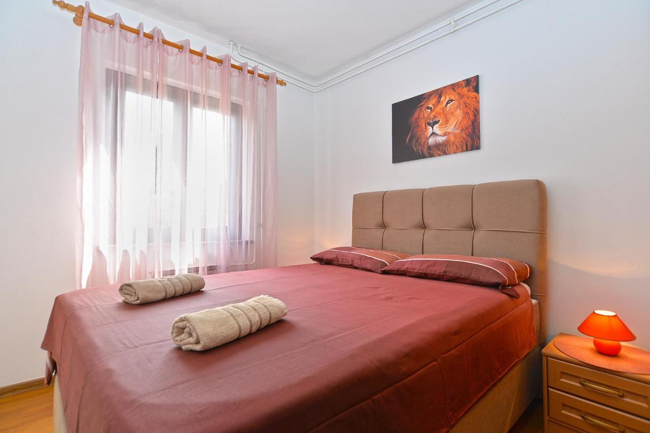 Apartments Milka 2074 포레치 외부 사진